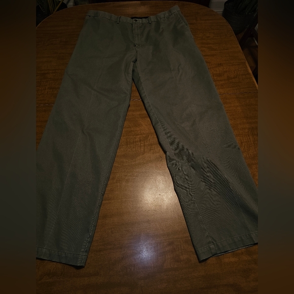 Men's Haggar Slacks Olive Khaki Green 42x34 Classic Fit Work To Weekend MJ1 - Picture 14 of 14